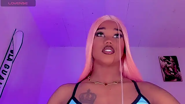 naomy  xx online show from October 27, 2025, 8:02 pm