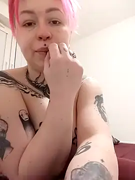 divine eve online show from February 13, 2025, 4:17 pm