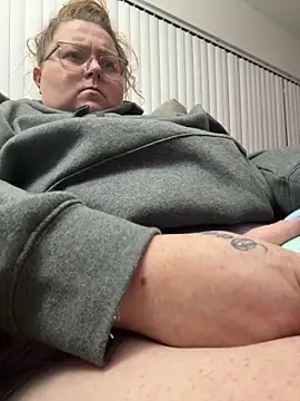 BBW2320 online show from September 21, 2025, 4:47 am