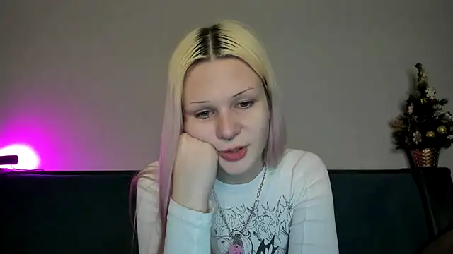 Snapshot of sashakiss99 chatting on December 9, 2024, 7:18 pm sashakiss99 online show from December 9, 2024, 7:18 pm