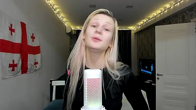 Snapshot of sashakiss99 chatting on January 14, 2025, 9:41 pm sashakiss99 online show from January 14, 2025, 9:41 pm