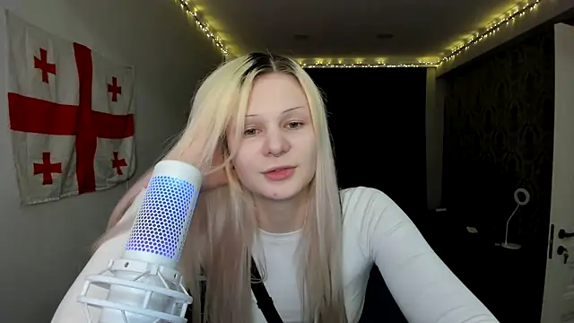 Snapshot of sashakiss99 chatting on January 22, 2025, 4:12 pm sashakiss99 online show from January 22, 2025, 4:12 pm