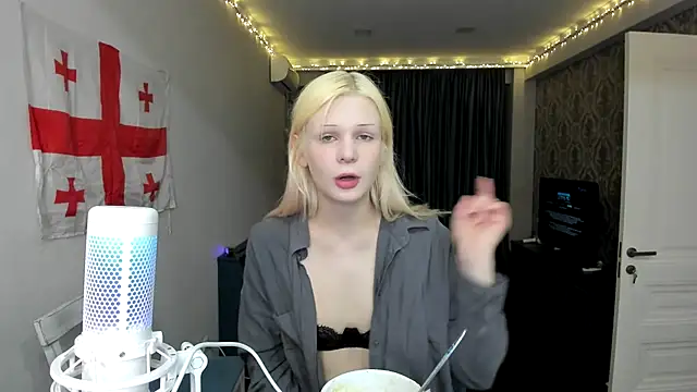 Snapshot of sashakiss99 chatting on February 19, 2025, 3:49 pm sashakiss99 online show from February 19, 2025, 3:49 pm