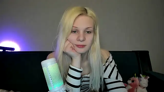 Snapshot of sashakiss99 chatting on March 6, 2025, 5:22 pm sashakiss99 online show from March 6, 2025, 5:22 pm