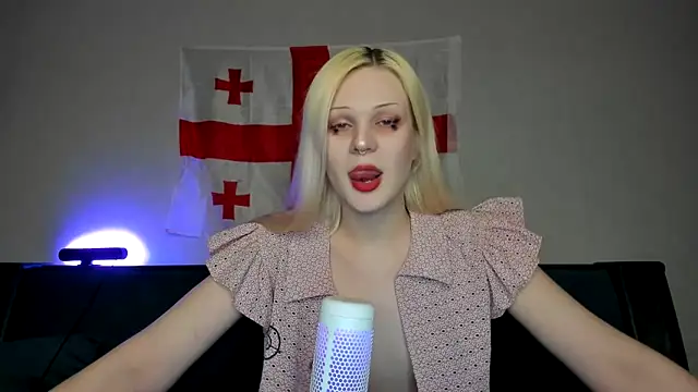 Snapshot of sashakiss99 chatting on March 18, 2025, 7:10 pm sashakiss99 online show from March 18, 2025, 7:10 pm