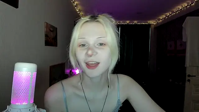 Snapshot of sashakiss99 chatting on October 1, 2025, 12:33 pm sashakiss99 online show from October 1, 2025, 12:33 pm