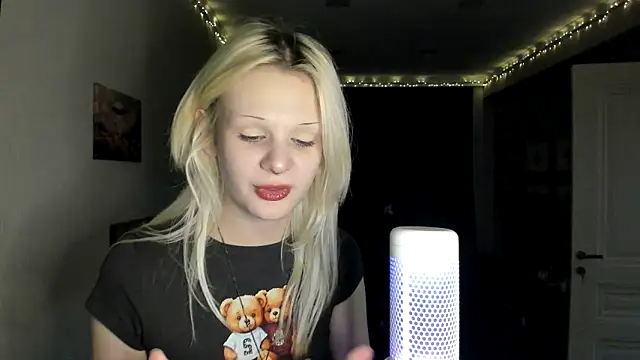 Snapshot of sashakiss99 chatting on October 24, 2025, 1:35 am sashakiss99 online show from October 24, 2025, 1:35 am