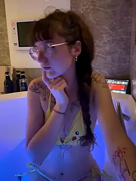  foxygirl  online show from November 12, 2025, 2:17 pm