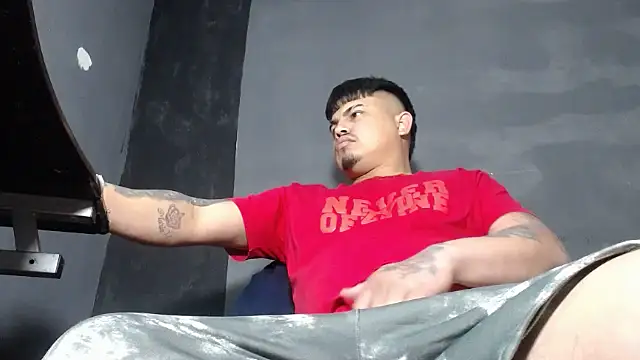 Snapshot of DickMasterfindom chatting on October 30, 2025, 4:36 am DickMasterfindom online show from October 30, 2025, 4:36 am