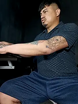 Snapshot of DickMasterfindom chatting on November 29, 2025, 12:24 am DickMasterfindom online show from November 29, 2025, 12:24 am