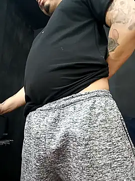 Snapshot of DickMasterfindom chatting on January 17, 2026, 5:12 am DickMasterfindom online show from January 17, 2026, 5:12 am