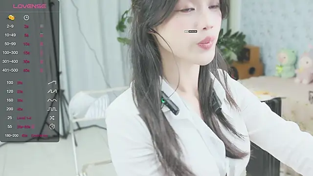 Snapshot of _YouY_ chatting on February 19, 2025, 12:22 pm YouY online show from February 19, 2025, 12:22 pm
