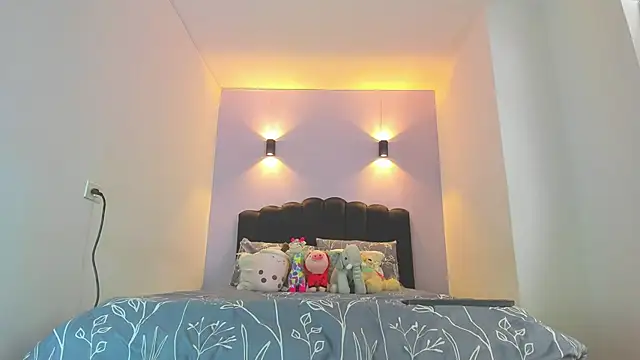 Sofia Clauss  online show from October 31, 2025, 3:57 pm