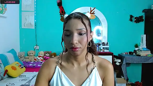 Snapshot of sensitive_brunette chatting on December 20, 2025, 12:51 am sensitive brunette online show from December 20, 2025, 12:51 am