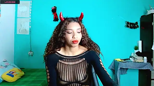 Snapshot of sensitive_brunette chatting on January 13, 2026, 12:32 pm sensitive brunette online show from January 13, 2026, 12:32 pm