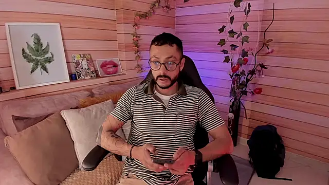 Tom cooper  online show from March 3, 2025, 12:58 pm