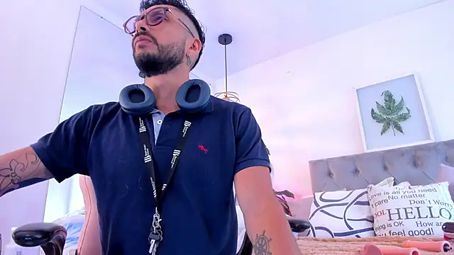 Tom cooper  online show from November 8, 2025, 12:27 pm