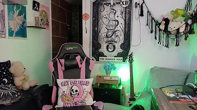 Snapshot of mollyshake1 chatting on February 6, 2026, 5:56 am mollyshake1 online show from February 6, 2026, 5:56 am