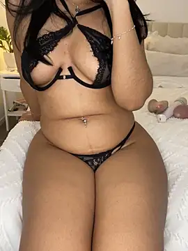 Snapshot of Exotic-mia chatting on January 22, 2025, 5:37 am Exotic-mia online show from January 22, 2025, 5:37 am