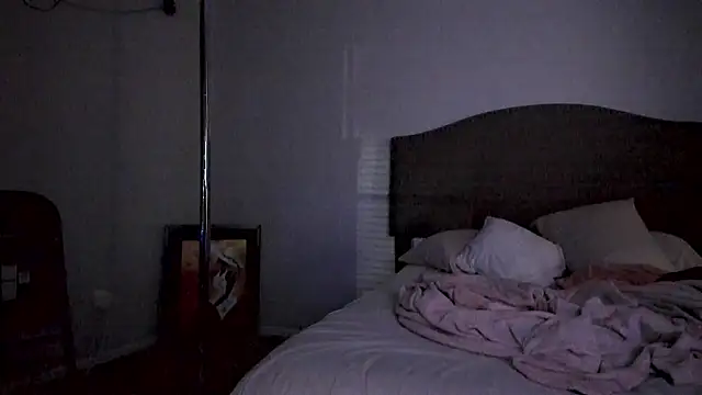 Snapshot of yiauana chatting on October 17, 2025, 12:25 am yiauana online show from October 17, 2025, 12:25 am