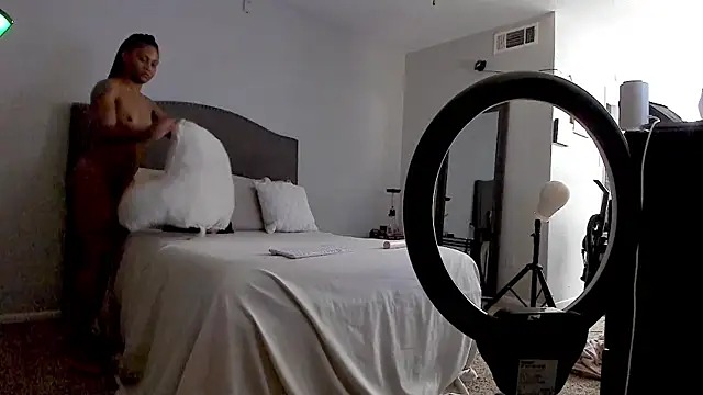 Snapshot of yiauana chatting on October 20, 2025, 1:06 am yiauana online show from October 20, 2025, 1:06 am