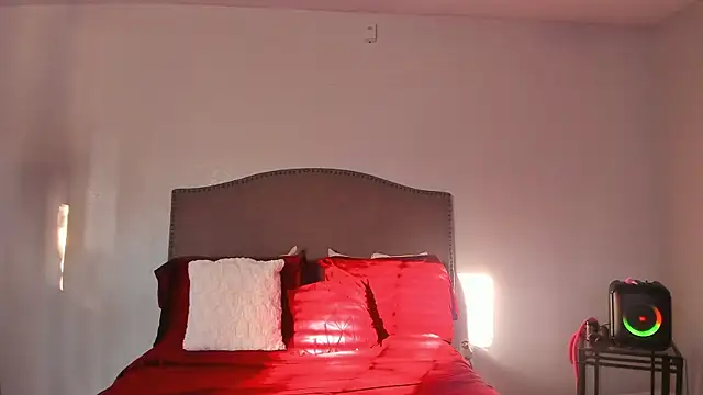 Snapshot of yiauana chatting on November 6, 2025, 1:45 pm yiauana online show from November 6, 2025, 1:45 pm