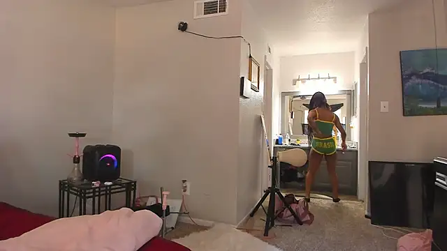 Snapshot of yiauana chatting on November 12, 2025, 8:52 pm yiauana online show from November 12, 2025, 8:52 pm