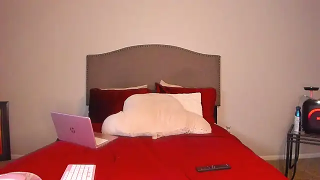 Snapshot of yiauana chatting on December 4, 2025, 3:49 am yiauana online show from December 4, 2025, 3:49 am