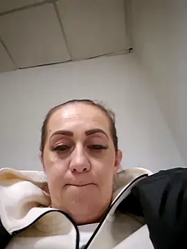 Snapshot of AvaLloyd chatting on February 16, 2025, 2:43 pm AvaLloyd online show from February 16, 2025, 2:43 pm