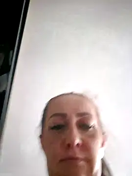 Snapshot of AvaLloyd chatting on February 25, 2025, 12:24 pm AvaLloyd online show from February 25, 2025, 12:24 pm