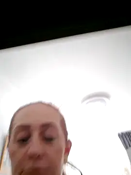 Snapshot of AvaLloyd chatting on February 25, 2025, 4:00 pm AvaLloyd online show from February 25, 2025, 4:00 pm