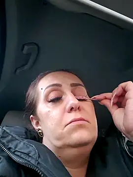 Snapshot of AvaLloyd chatting on March 3, 2025, 4:03 pm AvaLloyd online show from March 3, 2025, 4:03 pm