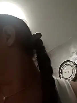 Snapshot of AvaLloyd chatting on October 9, 2025, 5:55 pm AvaLloyd online show from October 9, 2025, 5:55 pm