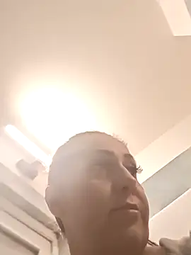 Snapshot of AvaLloyd chatting on October 17, 2025, 2:48 am AvaLloyd online show from October 17, 2025, 2:48 am