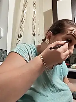 Snapshot of AvaLloyd chatting on October 22, 2025, 2:01 am AvaLloyd online show from October 22, 2025, 2:01 am