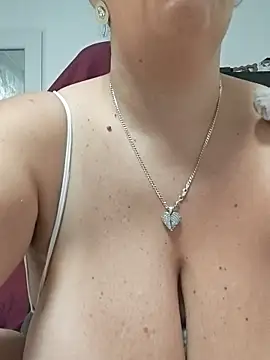 Snapshot of AvaLloyd chatting on November 14, 2025, 1:48 am AvaLloyd online show from November 14, 2025, 1:48 am