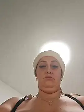 Snapshot of AvaLloyd chatting on December 18, 2025, 3:23 am AvaLloyd online show from December 18, 2025, 3:23 am