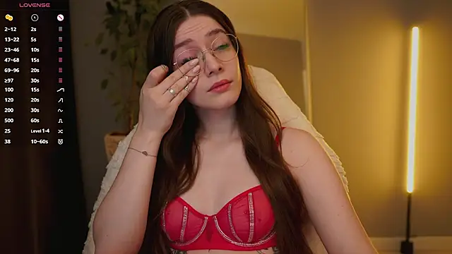 Ester Hill online show from February 14, 2026, 2:52 am