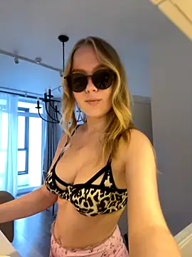 Little Forest ELF online show from November 23, 2025, 8:47 am