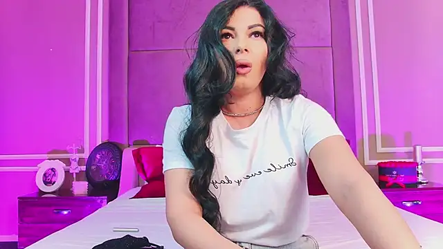 EmilyColle  online show from March 10, 2025, 5:00 am