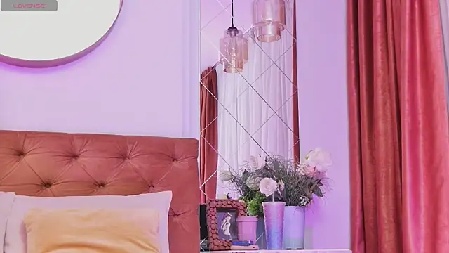 EmilyColle  online show from October 18, 2025, 4:15 am