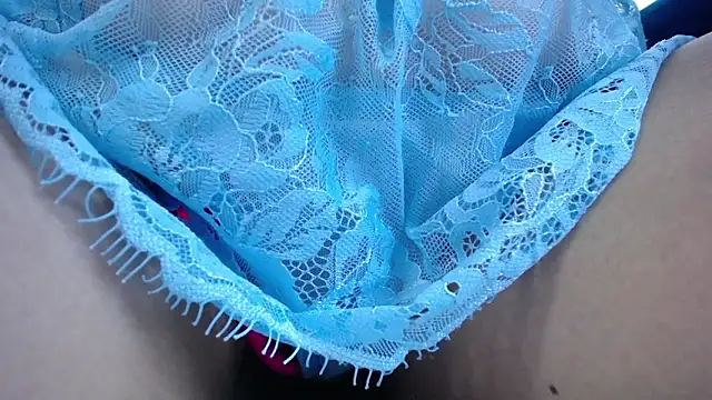 Snapshot of elibaker_ chatting on December 6, 2024, 7:32 am elibaker online show from December 6, 2024, 7:32 am
