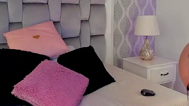 Snapshot of Charlotte__08 chatting on October 22, 2025, 7:35 pm Charlotte 08 online show from October 22, 2025, 7:35 pm