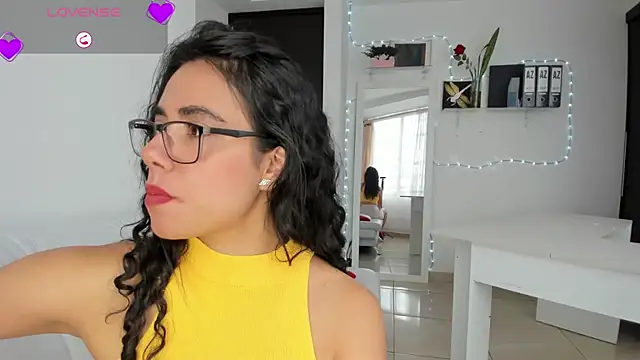 Snapshot of susana_monroy chatting on February 7, 2026, 8:34 pm susana monroy online show from February 7, 2026, 8:34 pm