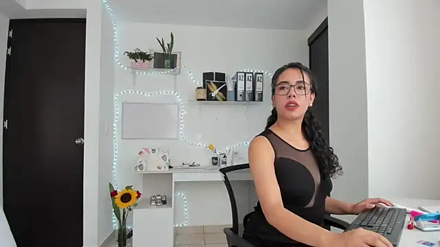 Snapshot of susana_monroy chatting on May 6, 2026, 6:46 pm susana monroy online show from May 6, 2026, 6:46 pm