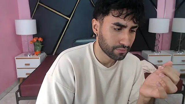 Snapshot of MilanZaire chatting on October 14, 2025, 11:49 pm MilanZaire online show from October 14, 2025, 11:49 pm