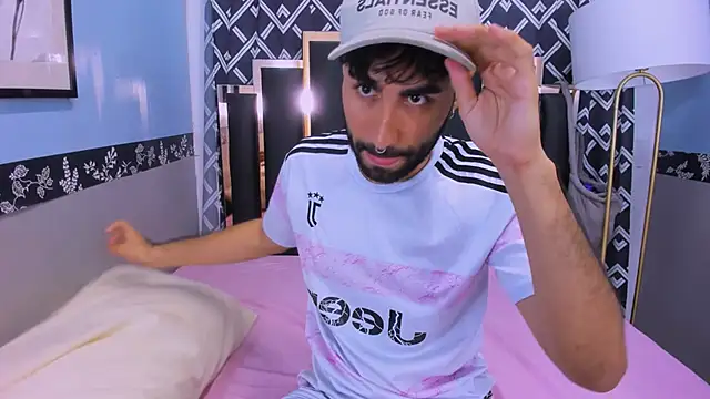 Snapshot of MilanZaire chatting on October 22, 2025, 12:44 am MilanZaire online show from October 22, 2025, 12:44 am