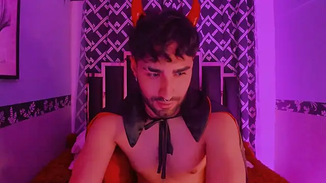 Snapshot of MilanZaire chatting on October 31, 2025, 6:31 pm MilanZaire online show from October 31, 2025, 6:31 pm