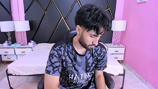 Snapshot of MilanZaire chatting on November 17, 2025, 9:31 pm MilanZaire online show from November 17, 2025, 9:31 pm