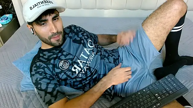 Snapshot of MilanZaire chatting on December 15, 2025, 10:58 pm MilanZaire online show from December 15, 2025, 10:58 pm